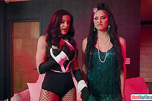 Penney Play, Zariah Aura And Big T In Busty Magician Makes Shemales Dick Hard