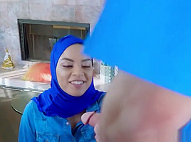 Petite Muslim Girl Gets Twat Fucked By Two Dopey Movers