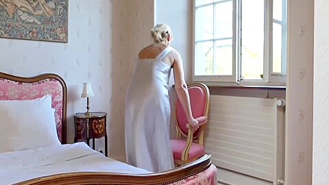 Posing And Sex Games In Heels