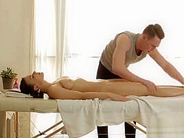 Pretty Darling Gives Oral-stimulation Sucking After Massage