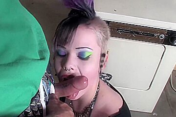 Punker Girl Auf Waschmaschine Gefickt