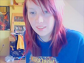 REDHEAD HOTTIE NERD SHOWS OFF HER BODY