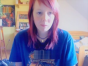 REDHEAD HOTTIE NERD SHOWS OFF HER BODY