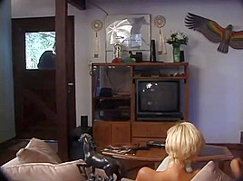 Razz- due ragazze arrapate scopano con sconosciuti