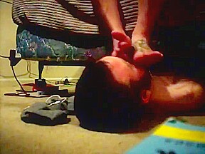 Real amateur foot smelling