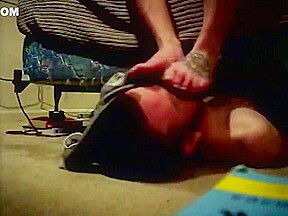 Real amateur foot smelling