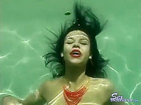 Red Lips sex underwater