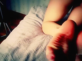 Red toes sucking close up