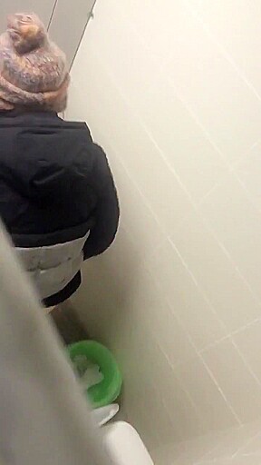 Risky Wc Video 1