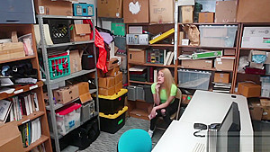 Round ass teen 18+ got penetrated on the office desk