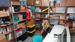 Round ass teen 18+ got penetrated on the office desk