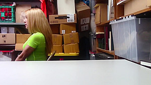 Round ass teen 18+ got penetrated on the office desk