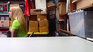 Round ass teen 18+ got penetrated on the office desk
