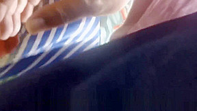 Sarrando de Vestidinho Verde com Upskirt