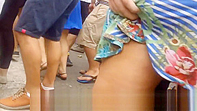 Sarrando de Vestidinho Verde com Upskirt