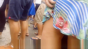 Sarrando de Vestidinho Verde com Upskirt