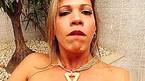 Shemale Leticia Andrade fucks her ass and jerks