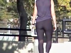 Slender girl got on the candid video scenes 01e