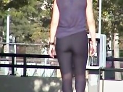 Slender girl got on the candid video scenes 01e