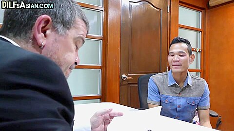 Slim Nippon twink bareback fucked by business DILF in office