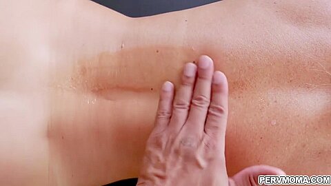 Special Fuck Massage For Stepmom - India Summer