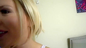 Stepmoms dating advice lead to a good blowjob from her