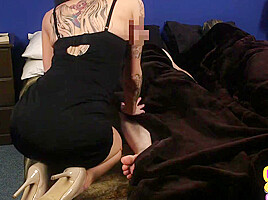 Tattooed CFNM domina sucks and jerks guy cock in the bed