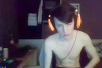 This boy can't live without to jerk off fast and hard