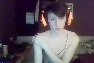 This boy can't live without to jerk off fast and hard