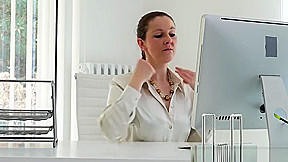 This is how Euro milf Valentina spends her lunch break