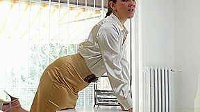 This is how Euro milf Valentina spends her lunch break