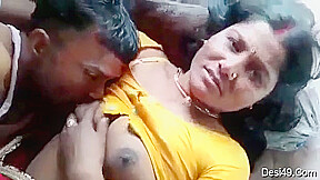 Today Exclusive- Desi Cpl Romance And Hubby Sucking Wife Boobs