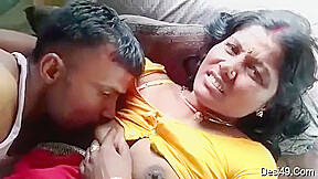 Today Exclusive- Desi Cpl Romance And Hubby Sucking Wife Boobs