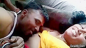 Today Exclusive- Desi Cpl Romance And Hubby Sucking Wife Boobs