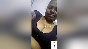 Today Exclusive -desi Aunty Shows Her Boobs To Lover On Video Call 1