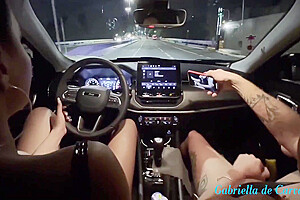 Trans Brazil In Trailer - Duas Gatas Excitadas Dentro Do Carro Durante Role A Noite 5 Min