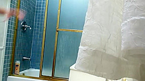 Typ bespannt seine haarige Stiefschwester in der Dusche!
