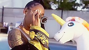 Worldstar HipHop Candy Model Paris Richards - Run It Up (Music Video)