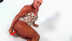 Worn out pussy with a big clit