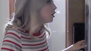 Young couple has to comply with the smart house IA