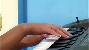 Yulia Tikhomirova - music lessons
