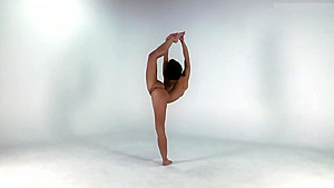 Yulia - naked erotic