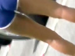 fine ass chick at carwash