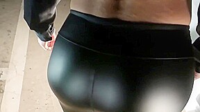 je le suce il me baise et jute sur mon legging