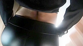 je le suce il me baise et jute sur mon legging