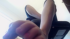 toe worshipper under her feet