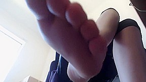 toe worshipper under her feet
